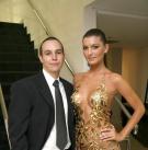 alexandre-cavalieri-e-modelo-com-vestido-de-ouro-2007